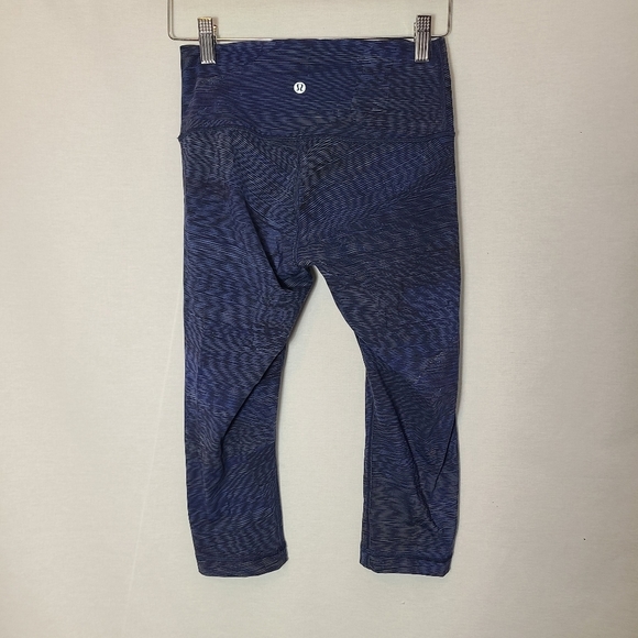 Lululemon Wunder Under Hi-Rise 1/2 Tight *Full-On Luxtreme 17"- size 6 - Picture 2 of 6